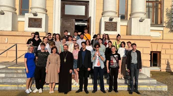 Молодежь храма Святого Духа посетила встречу-лекцию в краевой научной библиотеке