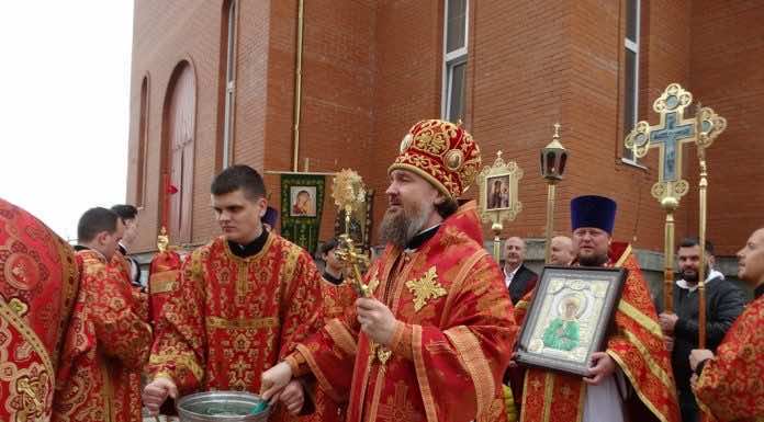 Митрополит Григорий совершил Литургию в храме блаженной Матроны Московской в престольный праздник