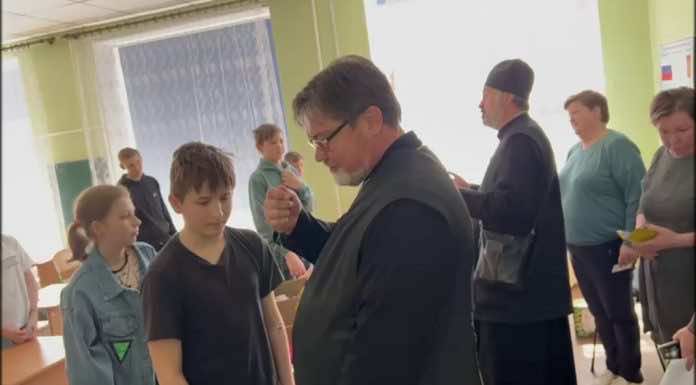 Священники храма Вознесения Господня в Пашковском посетили с Ново-Айдаровскую школу-интернат