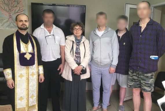 Священник причастил пациентов наркодиспансера Святых Христовых Тайн