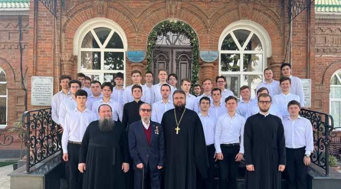 Состоялась встреча студентов Екатеринодарской семинарии с руководителем Кубанского казачьего хора Виктором Захарченко