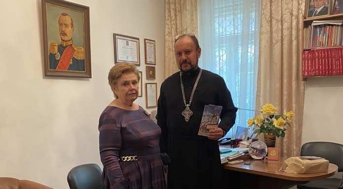 Руководитель епархиального миссионерского отдела передал буклеты о казачестве для распространения в музеях Краснодара