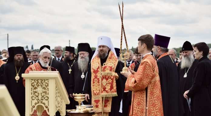 Митрополит Григорий возглавил Литургию и освятил закладной камень нового кафедрального собора в Армавире