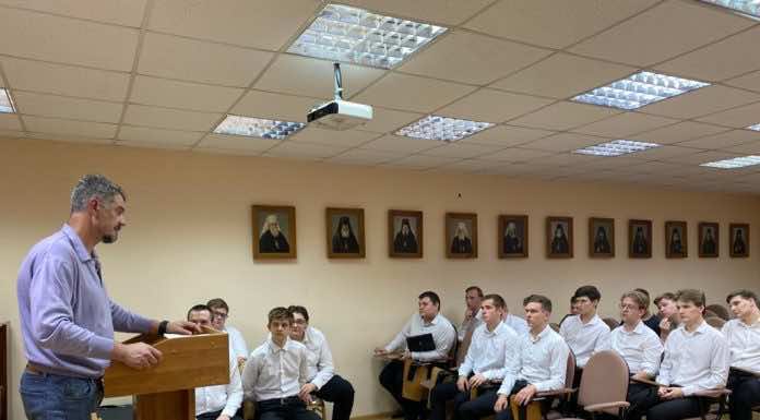 Студенты Екатеринодарской семинарии прошли инструктаж по безопасности