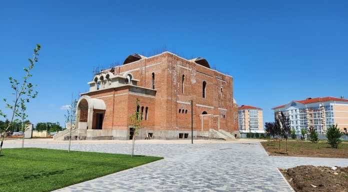 В станице Динской продолжается строительство храма Рождества Христова