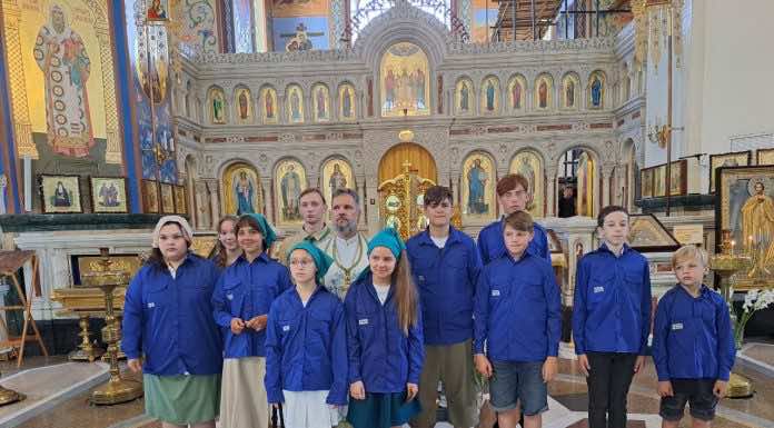 Первые православные следопыты семейного центра «Зерно веры» получили право носить скаутские рубашки