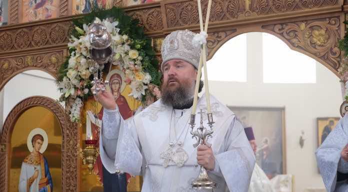 Митрополит Григорий совершил Литургию и панихиду в Троицкую родительскую субботу