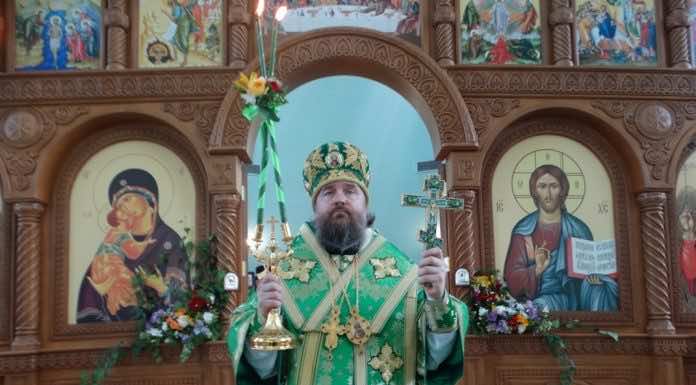 Митрополит Григорий совершил Литургию в Свято-Троицком храме города Горячий Ключ