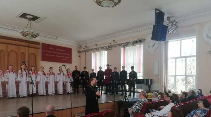 Настоятель храма Святого Духа посетил государственный экзамен ансамбля народной песни «Веснянка»