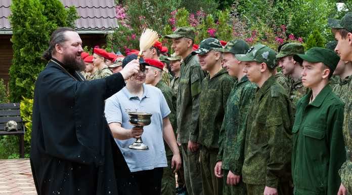 Благочинный Горячеключевского округа посетил открытие полевых сборов для школьников