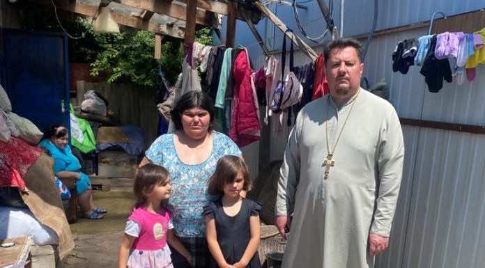 Благочинный посетил малоимущие семьи Динского района