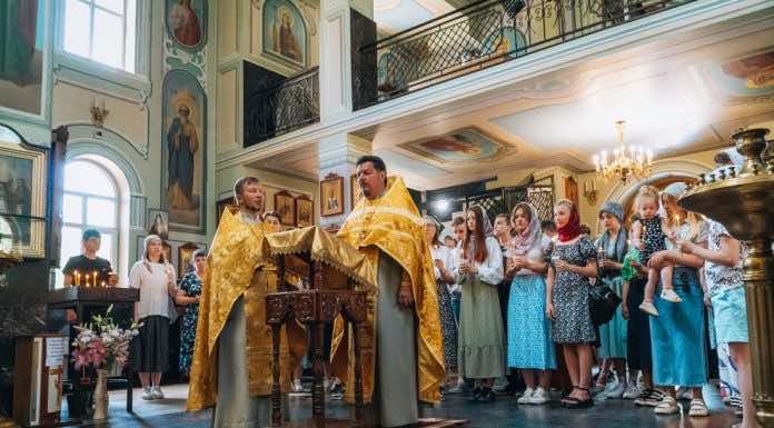 Благочинный отслужил молебен для абитуриентов в станице Новотитаровской