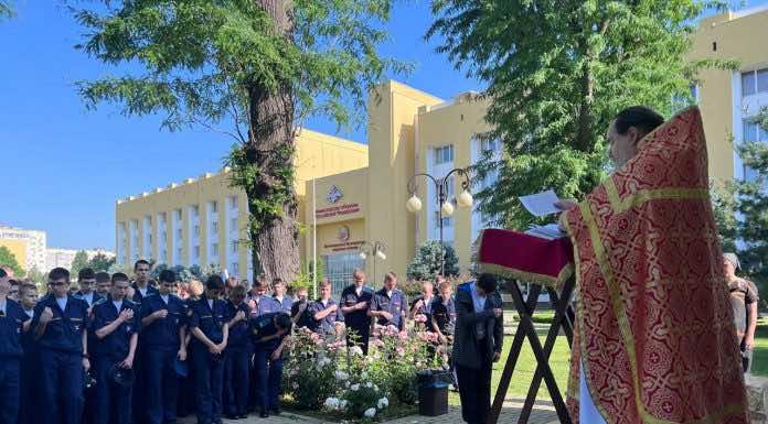 Студенты Екатеринодарской семинарии участвовали в совершении Литургии в Краснодарском Президентском кадетском училище