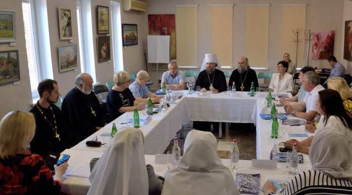 Митрополит Григорий принял участие в круглом столе, посвященном комплексной поддержке семьи