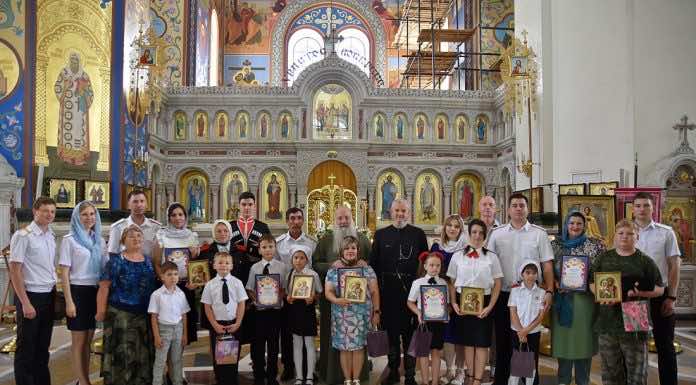 В Александро-Невском соборе наградили победителей конкурса «Семья – это счастье» среди казачьих семей