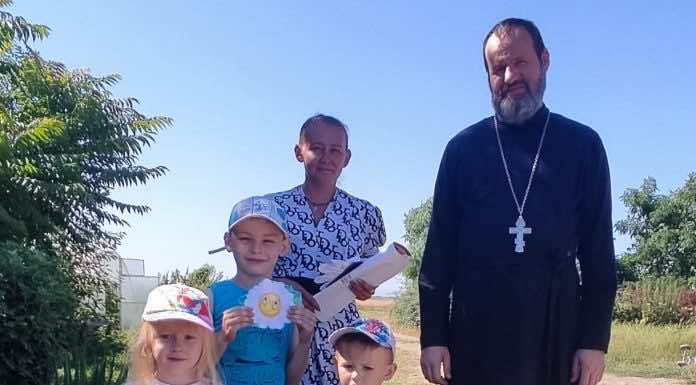 Священник поздравил с Днем семьи, любви и верности семьи в Михайловском сельском поселении