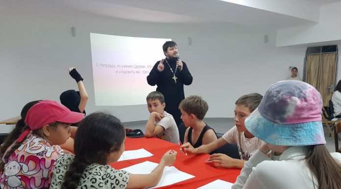 В Троицком храме Горячего Ключа провели интеллектуальную игру для школьников