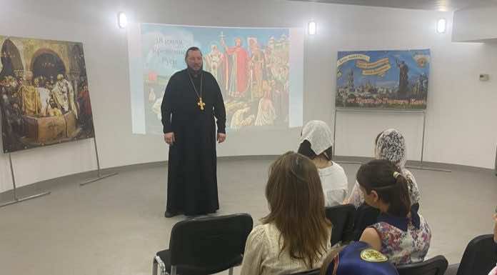 В Троицком храме Горячего Ключа прошли мероприятия для молодежи в честь Дня Крещения Руси