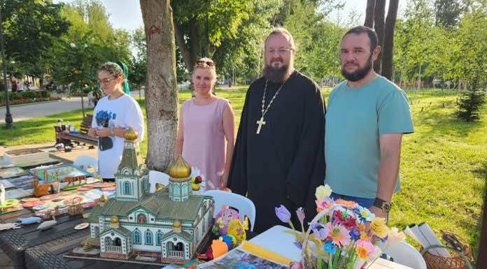 В парке станице Динской прошло мероприятие в честь Дня любви, семьи и верности