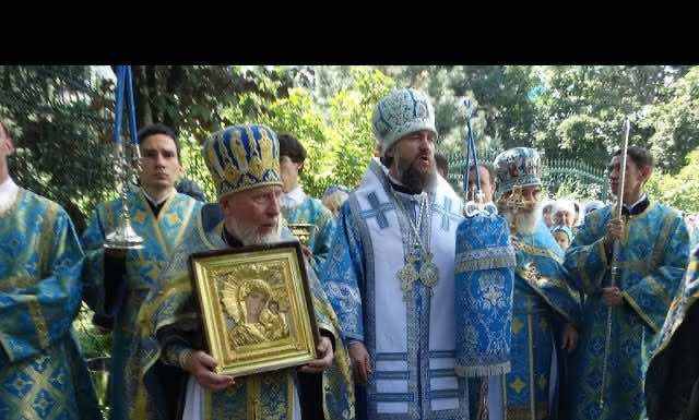 Видеосюжет. Митрополит Григорий возглавил престольный праздник Свято-Казанского храма Краснодара
