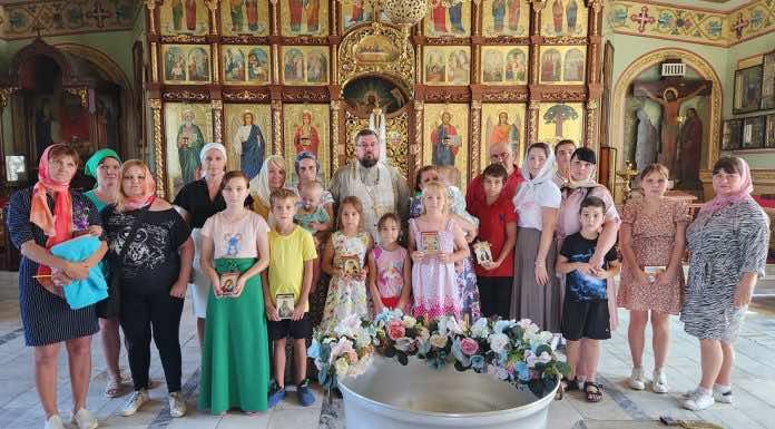 В храме Святой Троицы станицы Динской состоялось благотворительное крещение детей