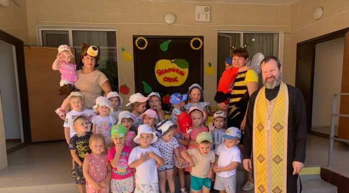 Священник посетил детский сад села Львовского