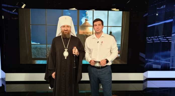 Митрополит Екатеринодарский и Кубанский Григорий наградил директора телеканала «Кубань 24»