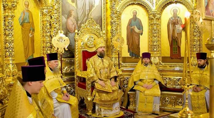 Митрополит Григорий совершил воскресную Литургию в Свято-Екатерининском кафедральном соборе