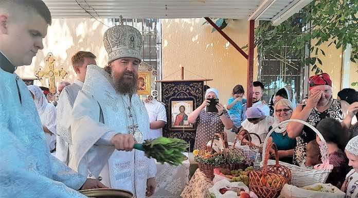 В храме Преображения Господня поселка Южный отметили престольный праздник с митрополитом Григорием