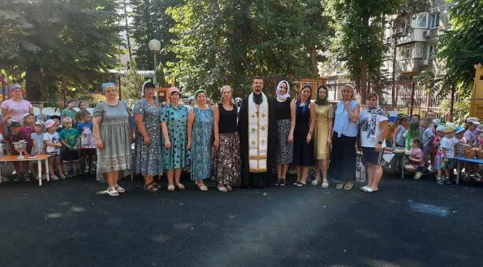 Священники храма Святого Духа посетили детские сады Краснодара