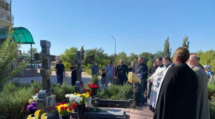 Духовенство епархии совершило панихиду на могиле протоиерея Владимира Кириченко
