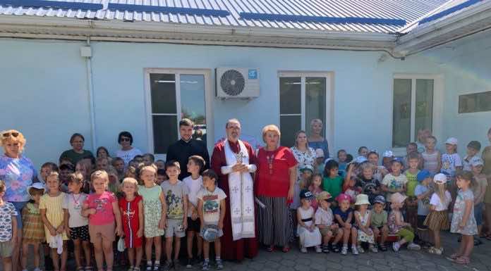 Настоятель храма посетил детский сад в поселке Южный