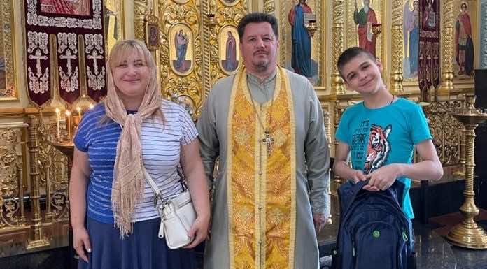 В храме станицы Новотитаровской прошла благотворительная акция для школьников