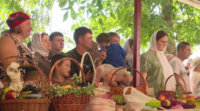 Видеосюжет. Митрополит Григорий совершил Литургию в храме Преображения Господня в поселке Южный