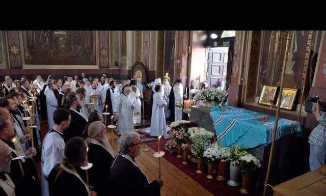 Видеосюжет. Митрополит Григорий возглавил Литургию и панихиду в день памяти митрополита Исидора