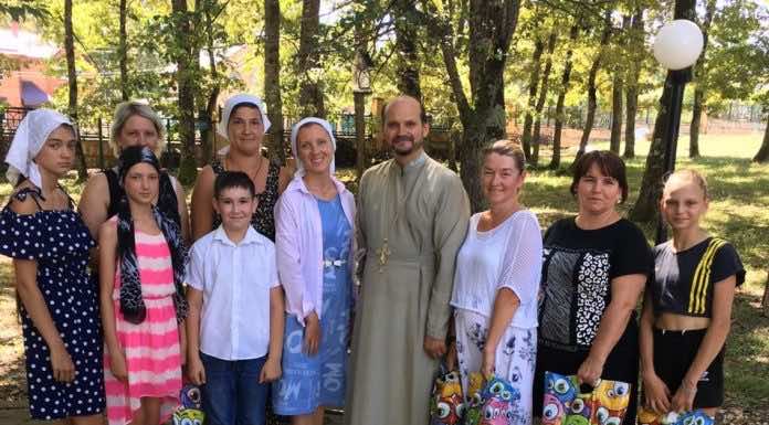 В храме хутора Николаенко прошла благотворительная акция «Школьная пора»