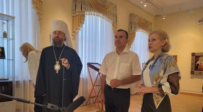 Митрополит Григорий и губернатор Вениамин Кондратьев посетили выставку современного иконописного искусства Кубани
