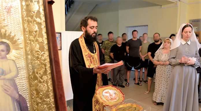 Ковчег с мощами святого Георгия Победоносца принесен в военный госпиталь Краснодара