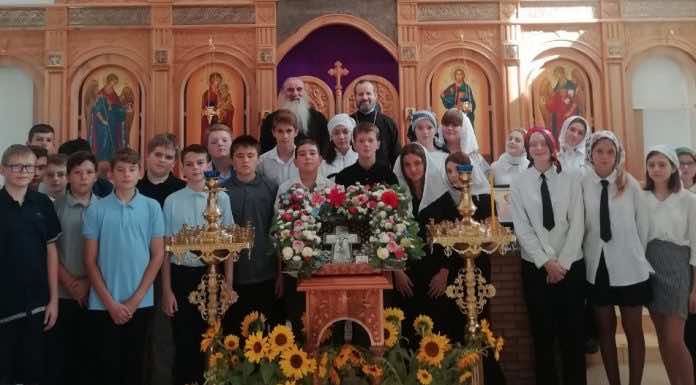 Ученикам школы № 27 станицы Львовской рассказали о устройстве иконостаса