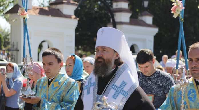 Митрополит Григорий возглавил Литургию и Крестный ход в станице Пластуновской