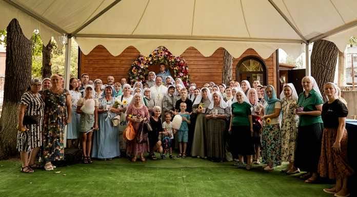 В новом больничном храме святителя Луки Крымского совершена первая Божественная литургия