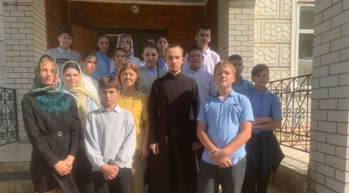 В рамках «Часа духовности» школьники посетили Свято-Никольский храм поселка Ильский