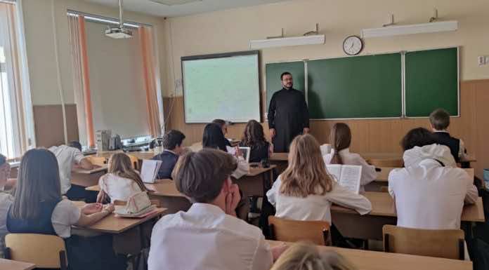 Священнослужитель рассказал школьникам о важности воссоединения новых регионов с Россией
