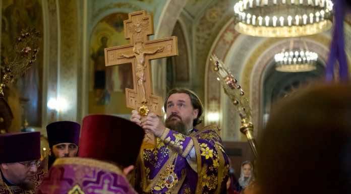 Видеосюжет. Митрополит Григорий совершил богослужения праздника Крестовоздвижения