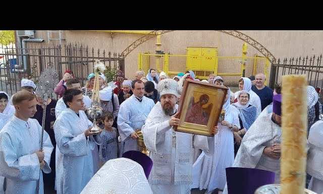 Видеосюжет. Митрополит Григорий совершил Литургию в храме Архистратига Михаила в престольный день