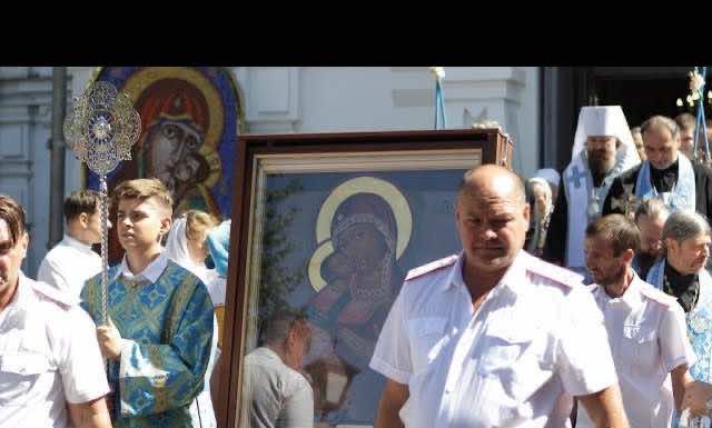 Видеосюжет. Литургия и крестный ход в станице Пластуновской в день памяти Владимирской иконы Богородицы