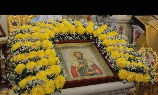 Видеосюжет. Престольный праздник в войсковом Александро-Невском соборе отметили с митрополитом Григорием