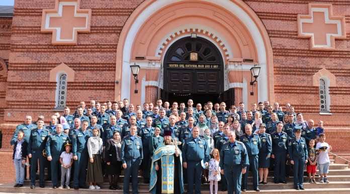 В Екатерининском соборе прошел молебен перед иконой Богородицы «Неопалимая Купина» для сотрудников МЧС