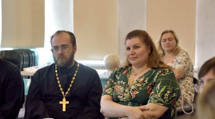 Семья священника Сергия Корнет приняла участие во встрече «Семейного клуба»