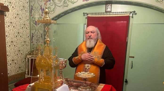Митрополит Кирилл молился за Литургией в домовом храме священномученика Игнатия Богоносца